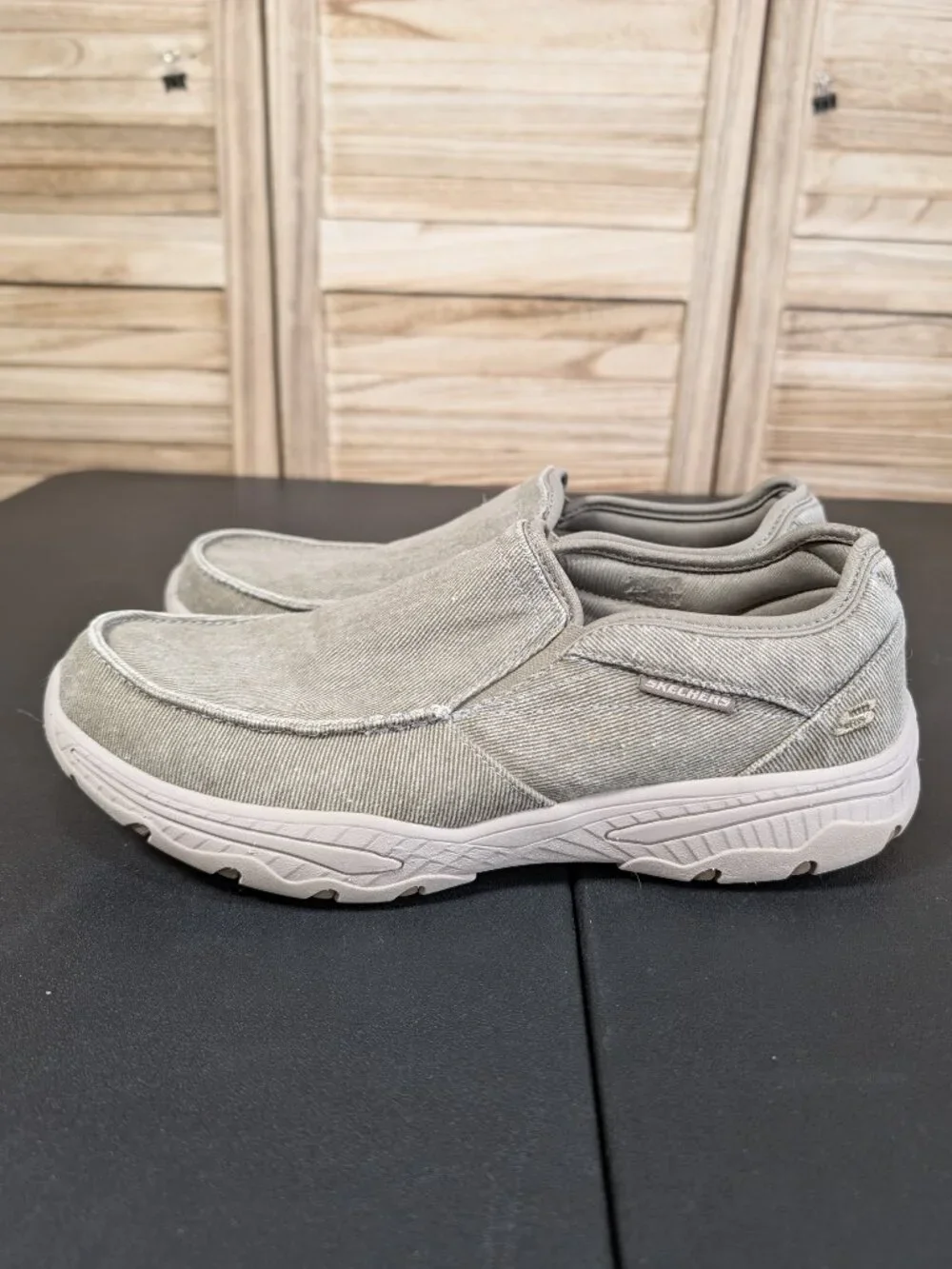 Skechers Men's Slip-On Casual Sneakers in Light Gray Canvas Size 11